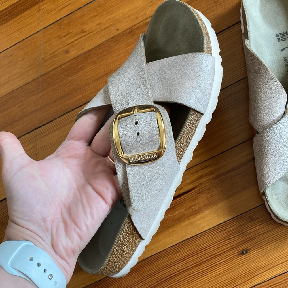 Birkenstock Siena Big Buckle Sandal EU39/US 8 in Shimmery Gold/Tan - Picture 5 of 15
